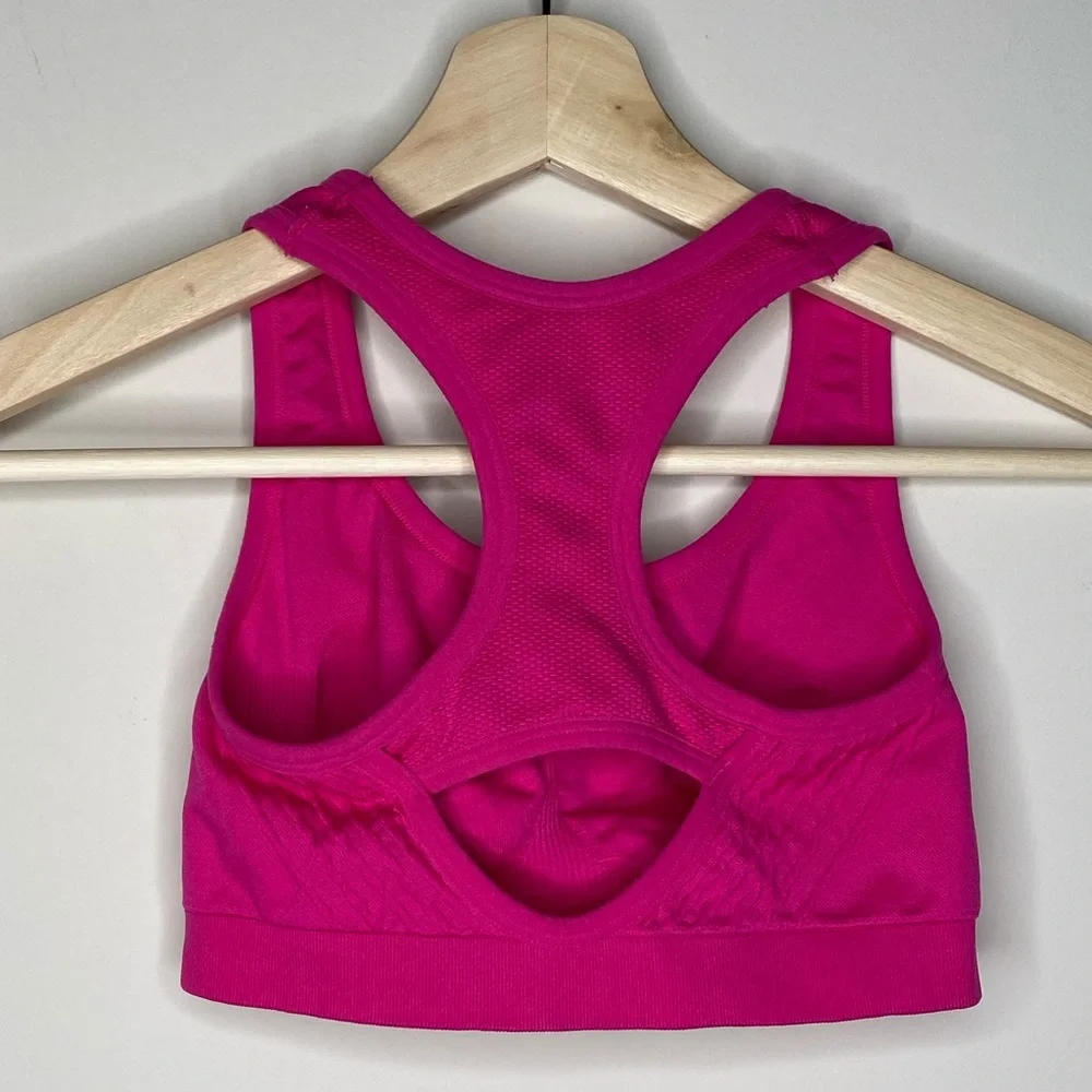 Final: Victoria’s Secret hot pink sports bra